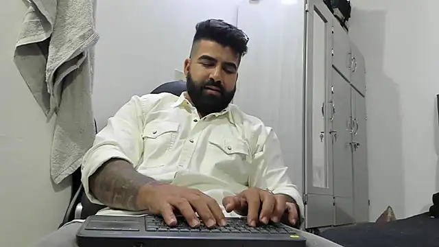 Snapshot of Lyon_vach chatting on January 1, 2025, 6:38 pm Lyon vach online show from January 1, 2025, 6:38 pm