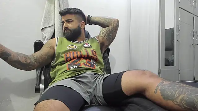 Snapshot of Lyon_vach chatting on January 3, 2025, 10:40 pm Lyon vach online show from January 3, 2025, 10:40 pm