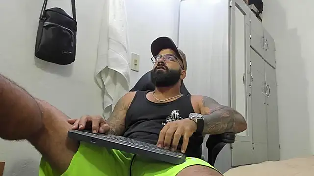 Snapshot of Lyon_vach chatting on January 12, 2025, 12:18 am Lyon vach online show from January 12, 2025, 12:18 am