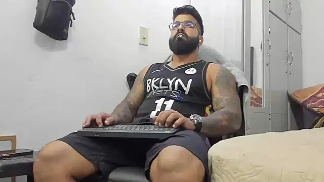 Snapshot of Lyon_vach chatting on January 12, 2025, 9:08 pm Lyon vach online show from January 12, 2025, 9:08 pm