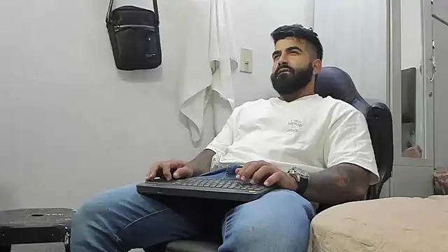 Snapshot of Lyon_vach chatting on January 13, 2025, 1:56 am Lyon vach online show from January 13, 2025, 1:56 am