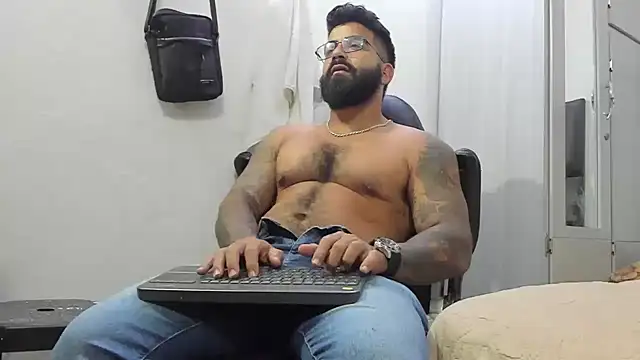 Snapshot of Lyon_vach chatting on January 13, 2025, 5:01 am Lyon vach online show from January 13, 2025, 5:01 am