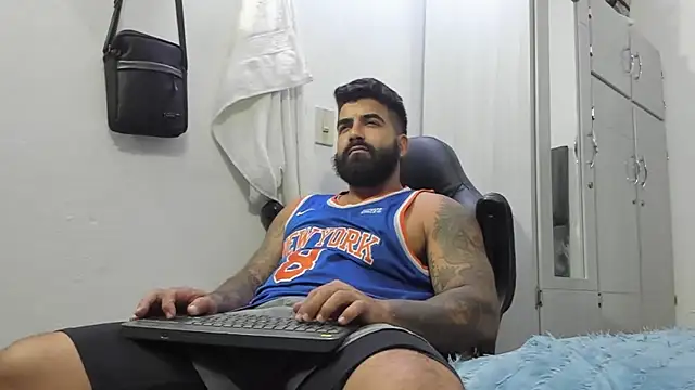 Snapshot of Lyon_vach chatting on January 14, 2025, 4:04 am Lyon vach online show from January 14, 2025, 4:04 am