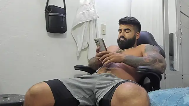 Snapshot of Lyon_vach chatting on January 14, 2025, 1:06 pm Lyon vach online show from January 14, 2025, 1:06 pm