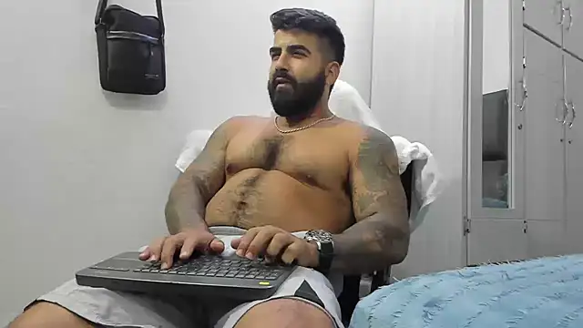 Snapshot of Lyon_vach chatting on January 15, 2025, 4:15 am Lyon vach online show from January 15, 2025, 4:15 am