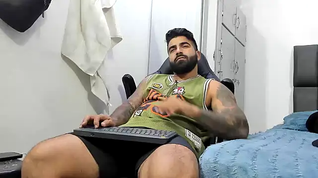 Snapshot of Lyon_vach chatting on January 22, 2025, 4:44 am Lyon vach online show from January 22, 2025, 4:44 am