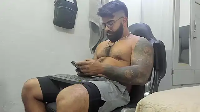 Snapshot of Lyon_vach chatting on January 25, 2025, 10:28 pm Lyon vach online show from January 25, 2025, 10:28 pm