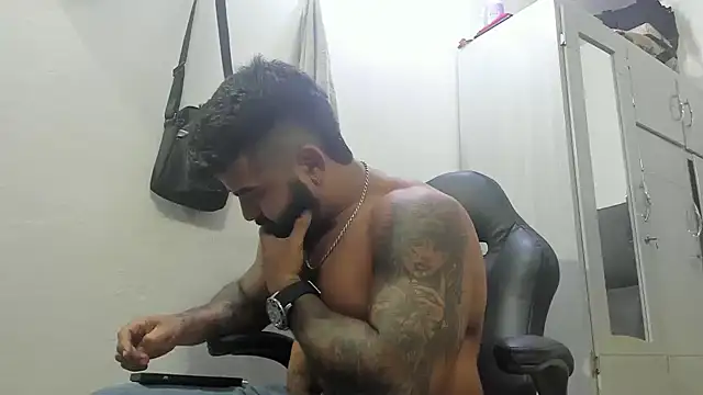 Snapshot of Lyon_vach chatting on January 26, 2025, 6:58 pm Lyon vach online show from January 26, 2025, 6:58 pm