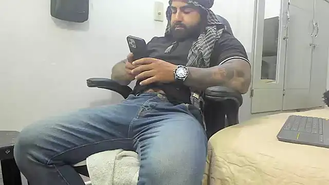 Snapshot of Lyon_vach chatting on January 29, 2025, 7:53 pm Lyon vach online show from January 29, 2025, 7:53 pm