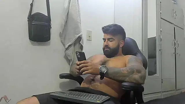 Snapshot of Lyon_vach chatting on February 4, 2025, 3:47 pm Lyon vach online show from February 4, 2025, 3:47 pm