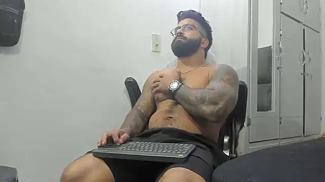 Snapshot of Lyon_vach chatting on February 5, 2025, 12:20 am Lyon vach online show from February 5, 2025, 12:20 am