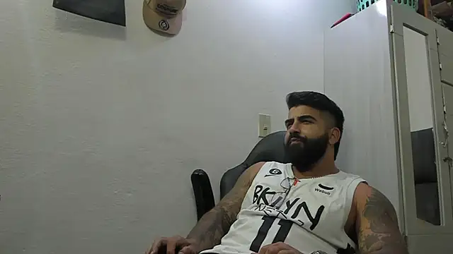 Snapshot of Lyon_vach chatting on February 11, 2025, 3:40 am Lyon vach online show from February 11, 2025, 3:40 am