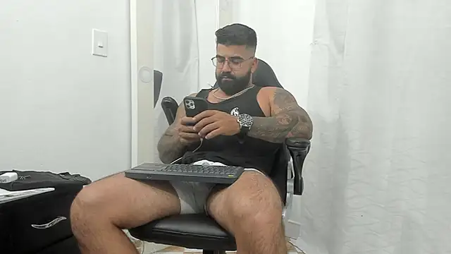 Snapshot of Lyon_vach chatting on March 12, 2025, 9:45 pm Lyon vach online show from March 12, 2025, 9:45 pm