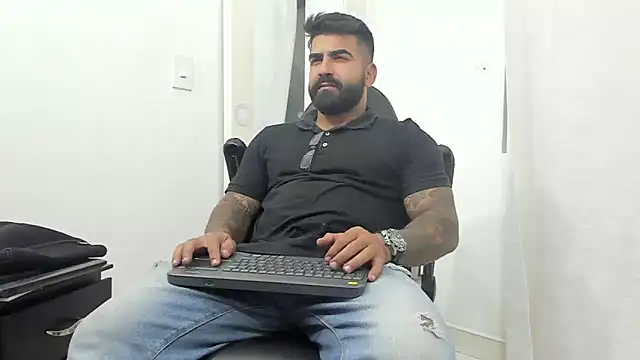 Snapshot of Lyon_vach chatting on March 16, 2025, 2:10 am Lyon vach online show from March 16, 2025, 2:10 am