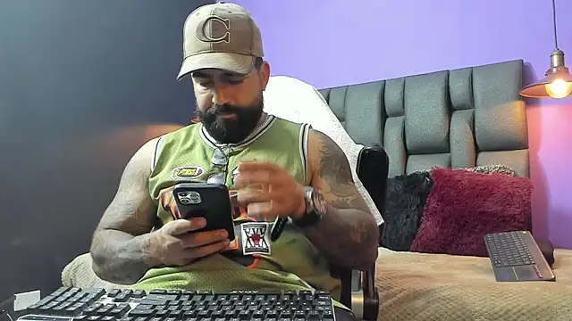 Snapshot of Lyon_vach chatting on September 10, 2025, 10:32 pm Lyon vach online show from September 10, 2025, 10:32 pm