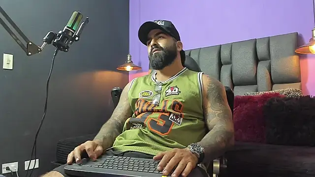 Snapshot of Lyon_vach chatting on September 23, 2025, 8:12 pm Lyon vach online show from September 23, 2025, 8:12 pm