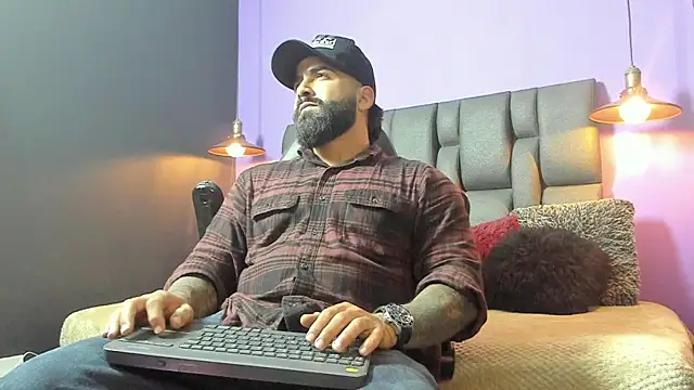 Snapshot of Lyon_vach chatting on October 1, 2025, 1:00 am Lyon vach online show from October 1, 2025, 1:00 am