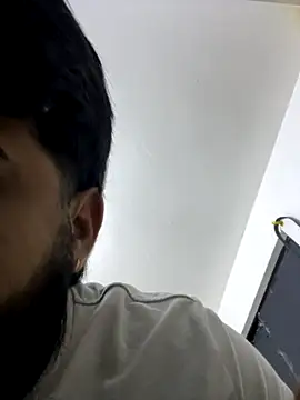 Snapshot of Lyon_vach chatting on October 13, 2025, 10:43 pm Lyon vach online show from October 13, 2025, 10:43 pm