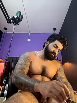 Snapshot of Lyon_vach chatting on October 22, 2025, 1:06 am Lyon vach online show from October 22, 2025, 1:06 am