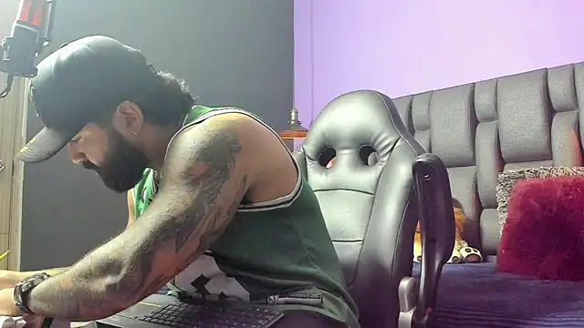 Snapshot of Lyon_vach chatting on November 11, 2025, 5:46 pm Lyon vach online show from November 11, 2025, 5:46 pm