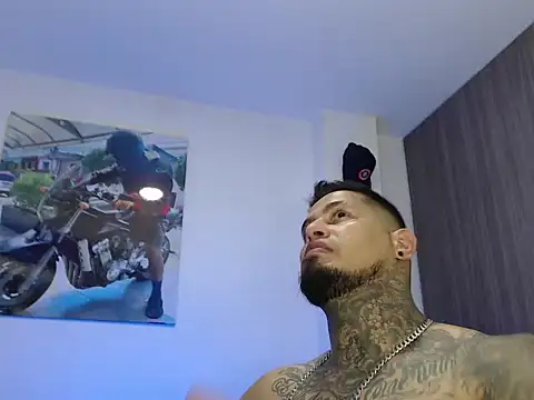 Snapshot of sr_fuerte chatting on March 17, 2026, 4:28 am sr fuerte online show from March 17, 2026, 4:28 am