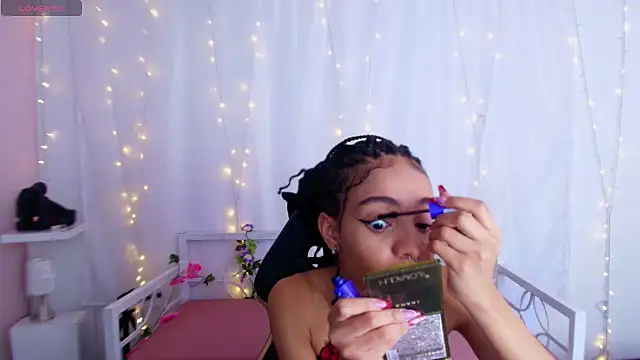 Abigail Wilson  online show from December 9, 2024, 8:44 pm