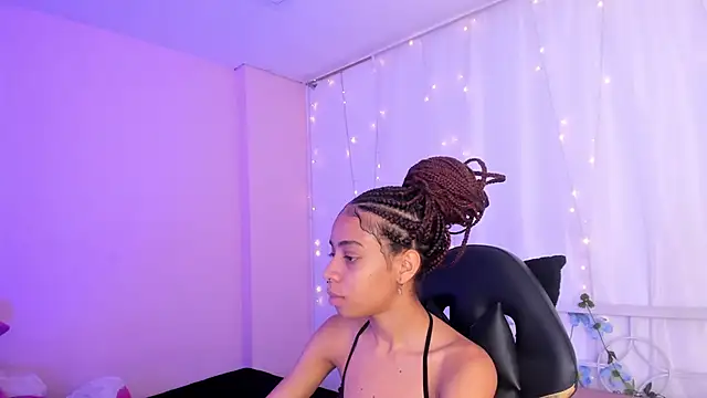 Abigail Wilson  online show from January 6, 2025, 8:39 pm