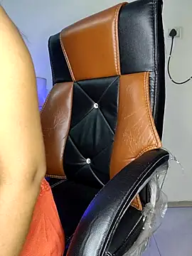 Black-Pearll online show from March 5, 2025, 5:29 pm