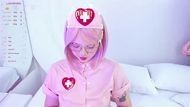 NanaOsaky online show from February 10, 2025, 12:39 pm