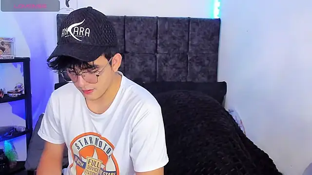 nolan twink1 online show from April 18, 2026, 5:39 pm