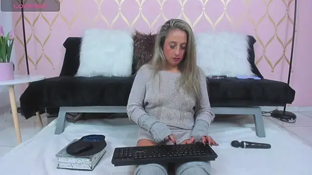 ladylians online show from February 20, 2025, 6:57 pm