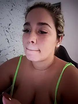 LaurenWelly  online show from November 16, 2025, 4:12 pm