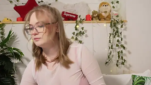 MonicaAsis online show from March 13, 2025, 6:12 pm