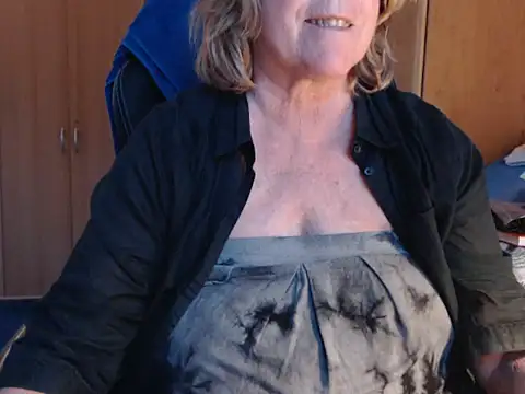 Snapshot of _sunshine__ chatting on May 3, 2026, 6:36 pm sunshine online show from May 3, 2026, 6:36 pm