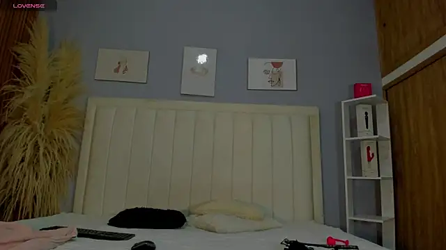 Paula-Brown1 online show from October 17, 2025, 7:05 pm