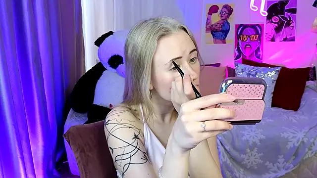 SashaBrooks online show from October 18, 2025, 1:34 pm