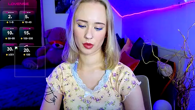 SashaBrooks online show from October 22, 2025, 6:51 pm