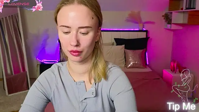 SashaBrooks online show from November 26, 2025, 2:07 pm