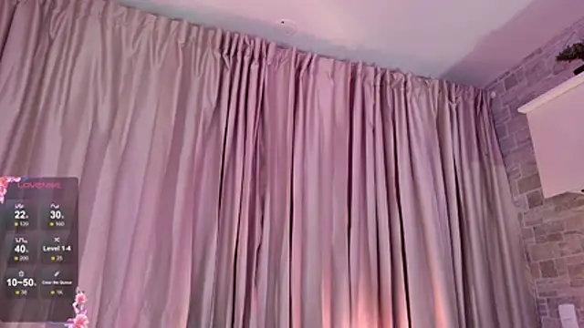 Snapshot of candyy_bella chatting on April 28, 2026, 12:10 pm candyy bella online show from April 28, 2026, 12:10 pm