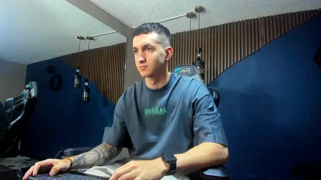 JacksonOlsenn online show from January 28, 2025, 12:11 pm