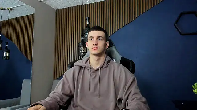 JacksonOlsenn online show from February 5, 2025, 12:06 pm