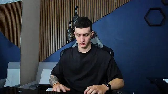 JacksonOlsenn online show from February 7, 2025, 12:17 pm