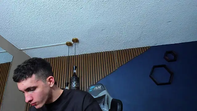 JacksonOlsenn online show from February 7, 2025, 6:24 pm