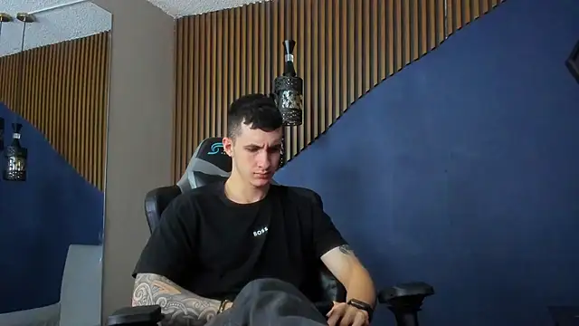 JacksonOlsenn online show from February 10, 2025, 10:19 pm