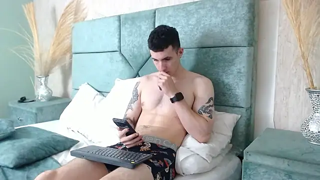 JacksonOlsenn online show from February 11, 2025, 3:18 pm