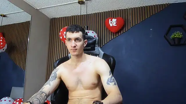 JacksonOlsenn online show from February 14, 2025, 6:08 pm