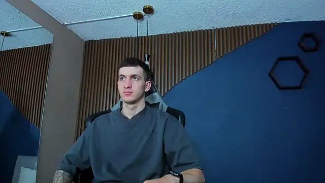 JacksonOlsenn online show from February 27, 2025, 6:09 pm