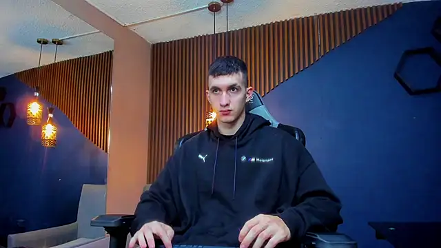 JacksonOlsenn online show from March 10, 2025, 12:04 pm