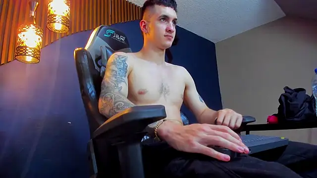 JacksonOlsenn online show from March 10, 2025, 6:12 pm