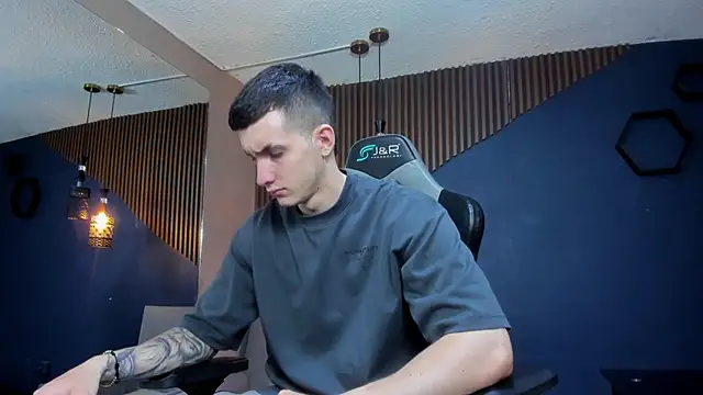 JacksonOlsenn online show from March 14, 2025, 12:18 pm